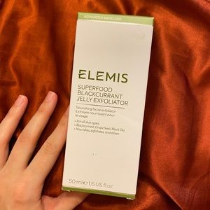 Elemis Superfood Blackcurrant Jelly Exfoliator